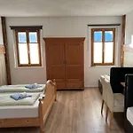 Loewen אורחן 2*