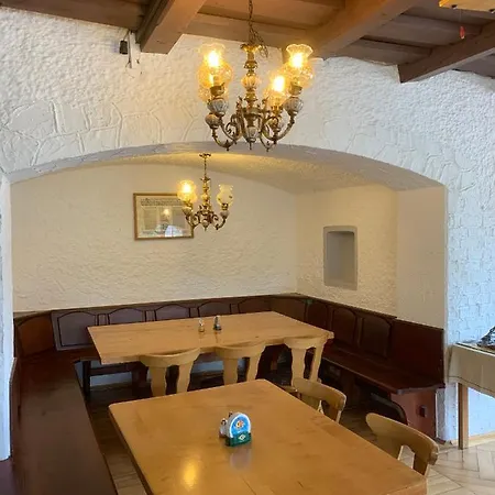Loewen Inn 2*